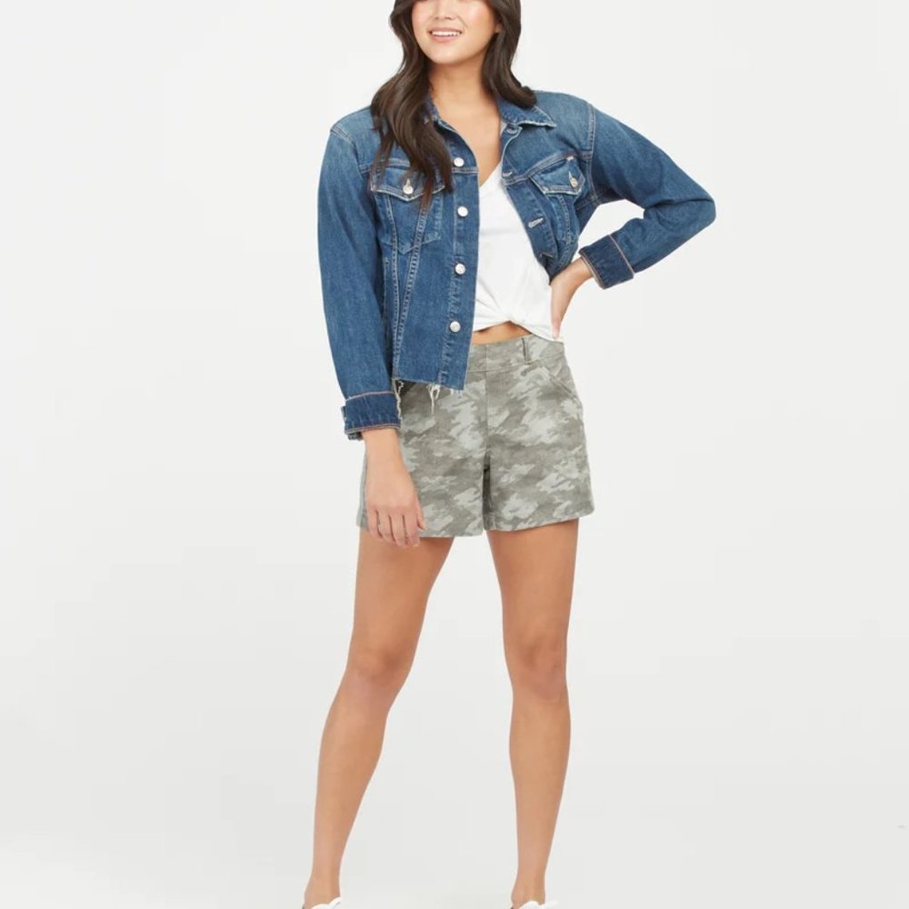 Spanx stretch twill shorts camo XL 6"